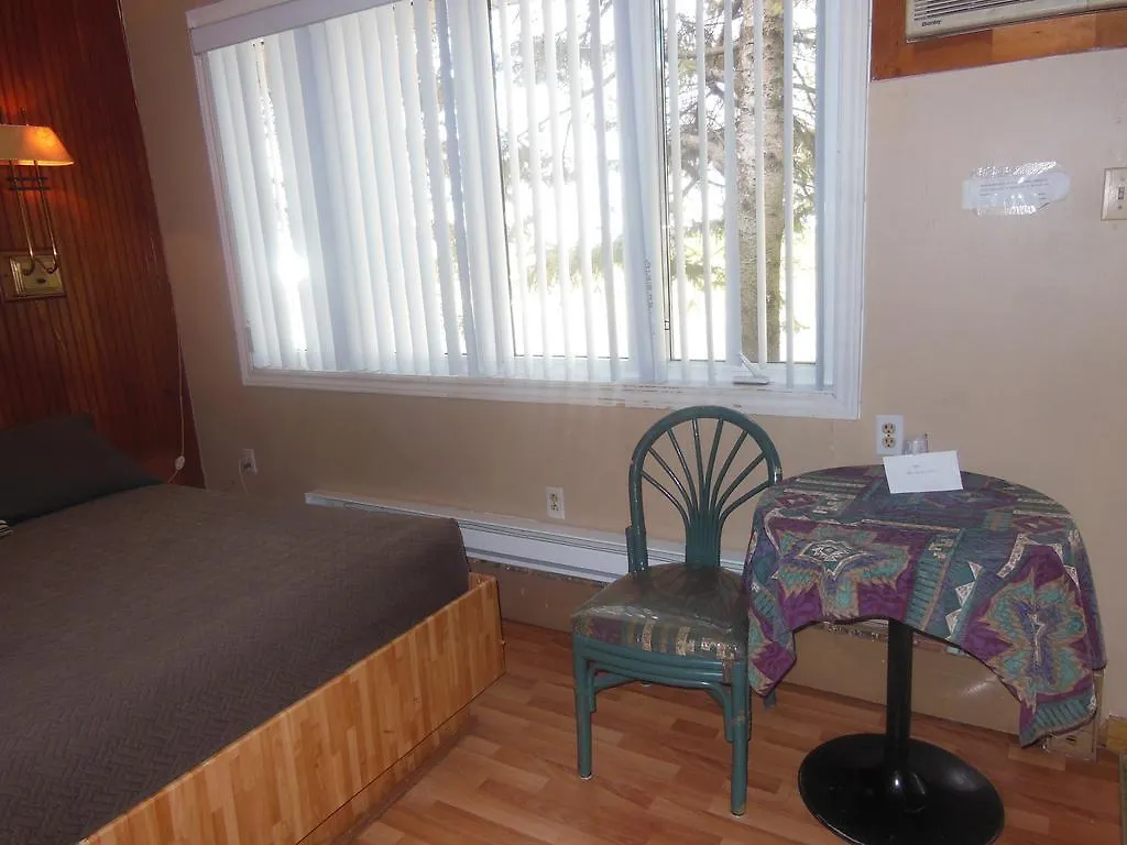 Motel Le Paysan Montreal 2*,